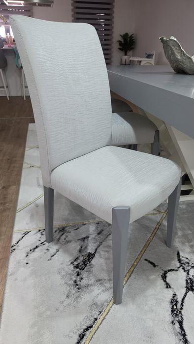 mesa de sala de jantar com 6 cadeiras