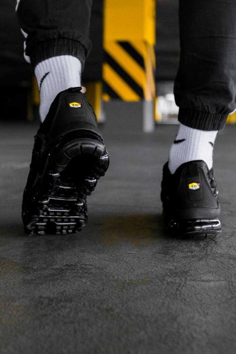 Кроссовки Nike Air VaporMax Plus Triple Black Найк Аир Вапормакс М-193