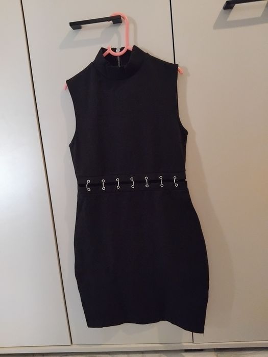 Czarna sukienka elegancka