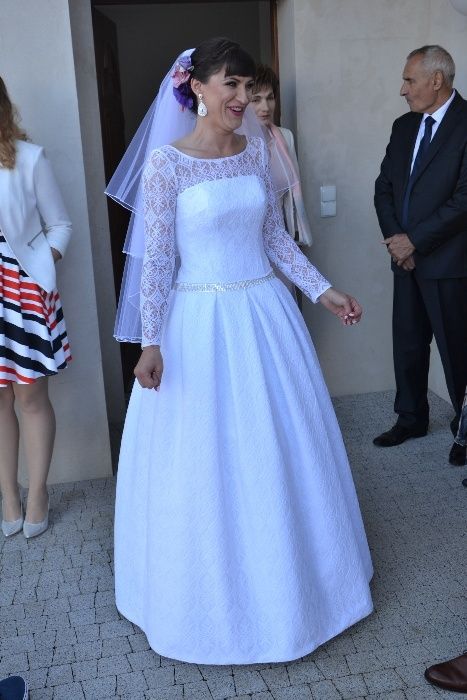 suknia ślubna biała