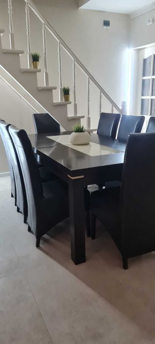 Stol rozkladany +8 skorzanych krzesel