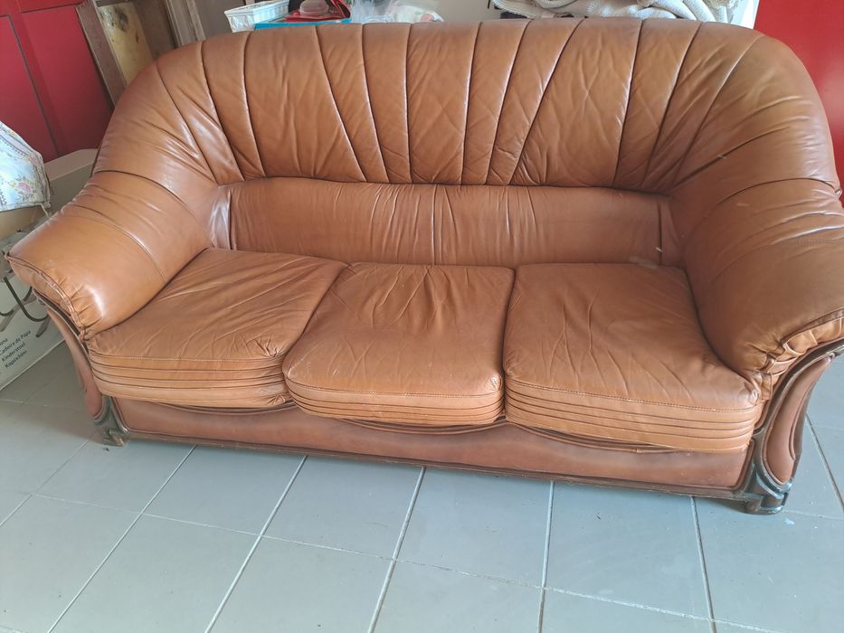 Sofá usado com alguns danos