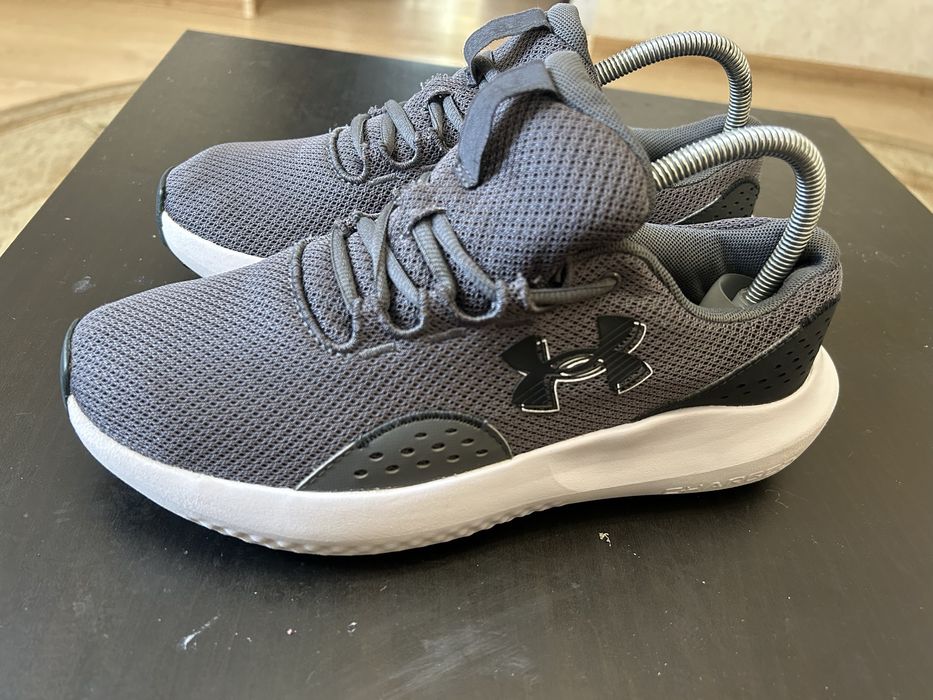 Кросівки Under Armour Charged Surge 4.