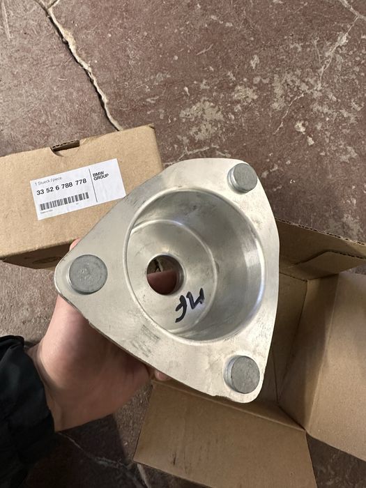 Опора амортизатора BMW 33 52 6 788 778