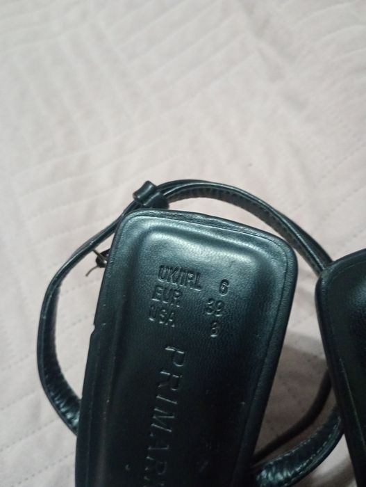 Czarne szpilki z kokardą