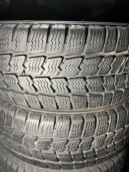 215/65/16c пара щимних шин