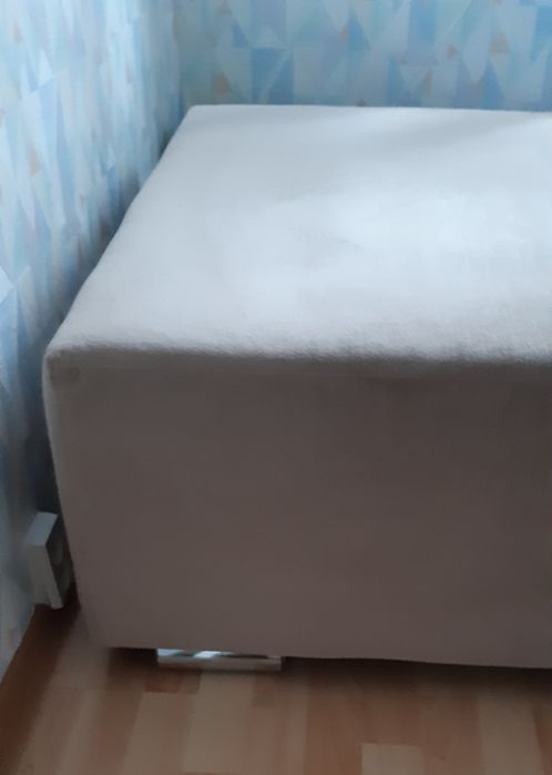 Sprzedam mały tapczanik