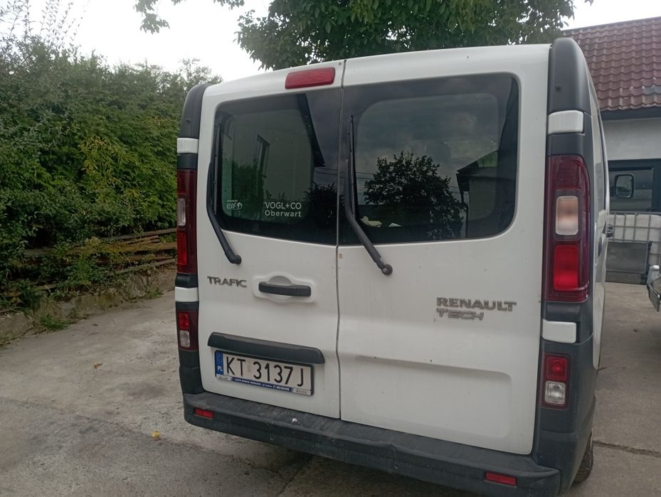 Renault Trafic brygadowy rok 17 uszkodzony silnik