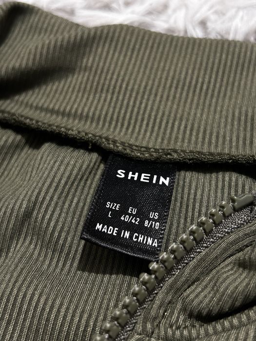 Кроп-топ на застібці SHEIN в кольорі хакі