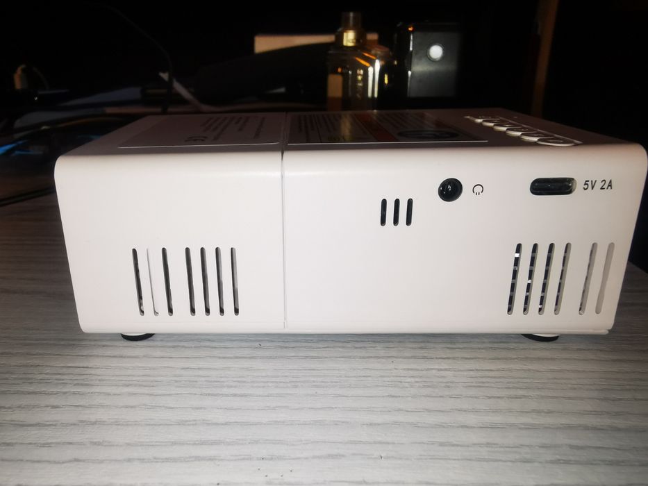 Mini projektor multimedialny