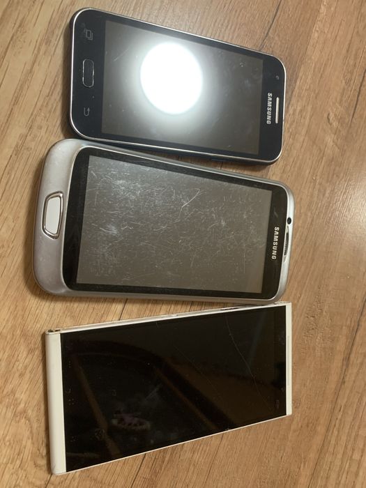 Смартфони не працюєчи на запчастини