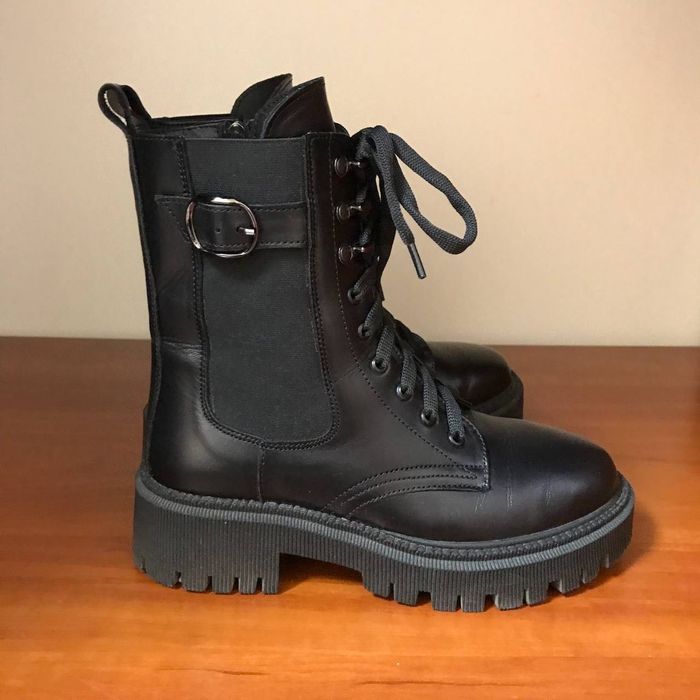 Женские черные ботинки высокие