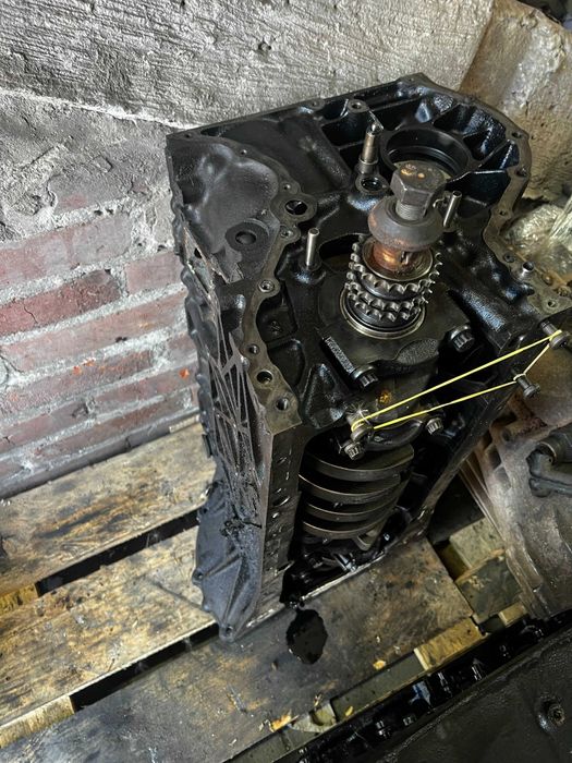 Продам блок двигателя спринтер 312. (2.9)