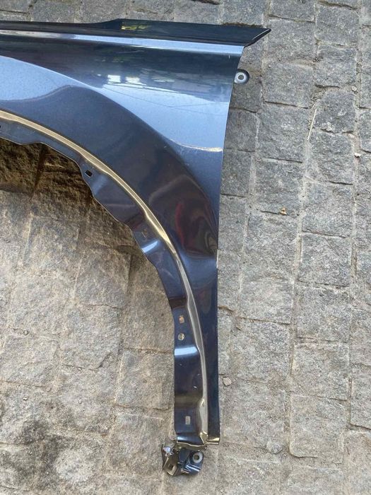 Крило переднє ліве