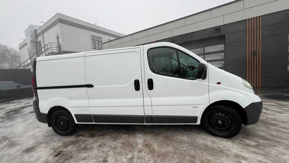 Opel Vivaro 2013 (FL) — надежный рабочий фургон