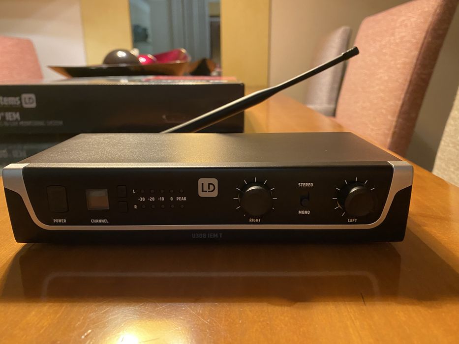 U300 IEM Wireless in-ear Monitoring System - Excelente estado