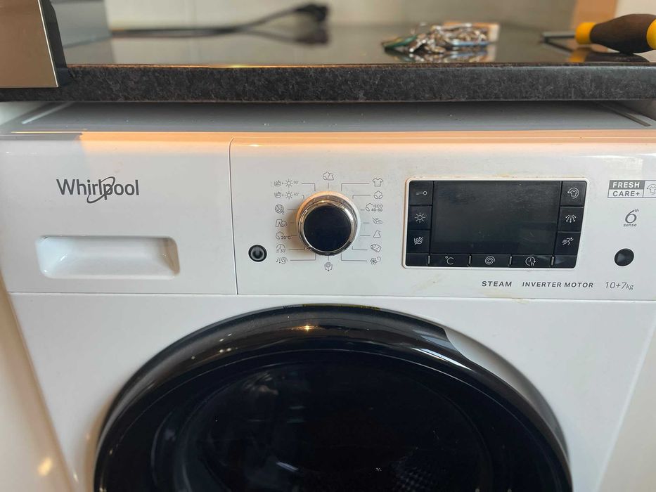 Máquina de Lavar e Secar Roupa Whirlpool FWDD