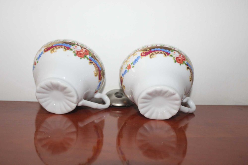 Duas Chávenas de Chá Sem Marca