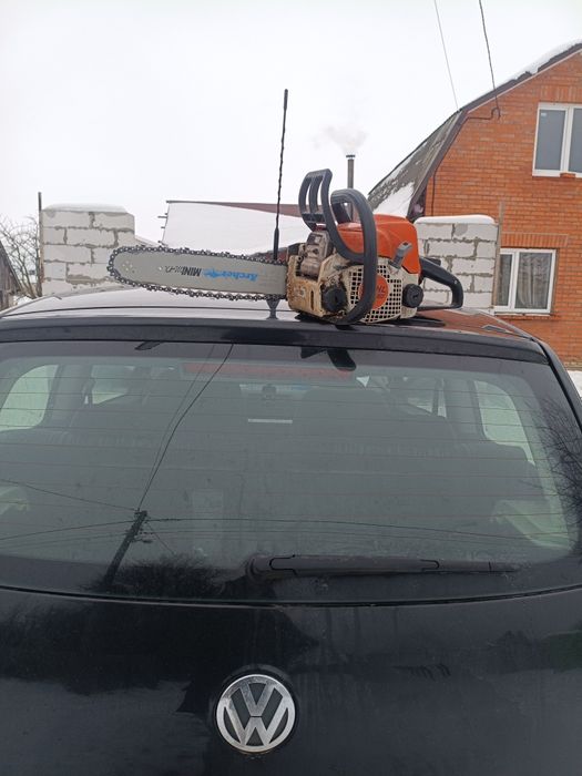 Зрізаю дерева, рубаю дрова професійно