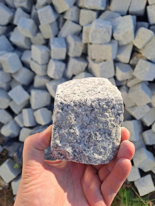 Kostka granitowa cięto-łupana 8/11