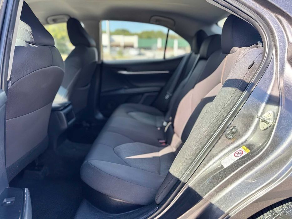 Toyota Camry Hybrid      2019