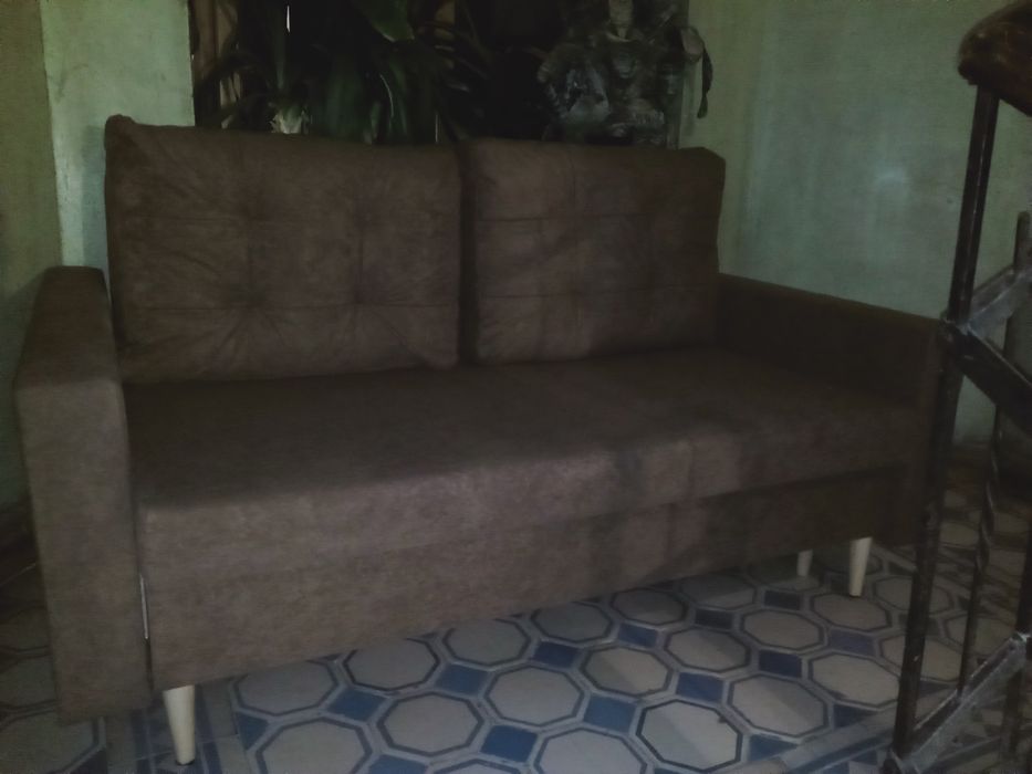 Dwuosobowa sofa rozkładana (dla dziecka)z pojemnikiem.