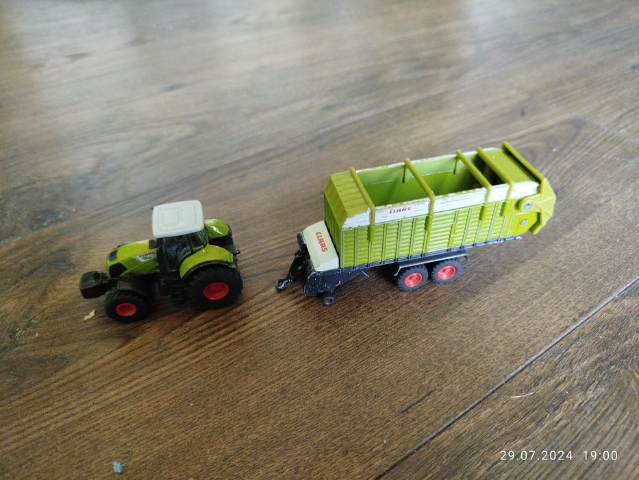 Traktor Claas przyczepa