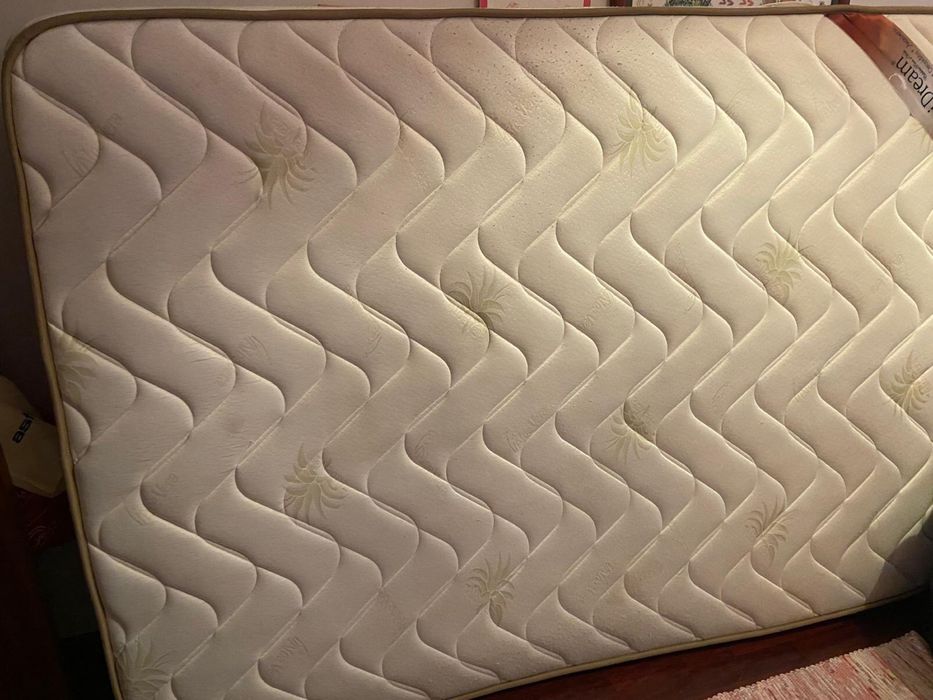 Colchão 1,90m x 1,35m  anti-ácaros ortopédico