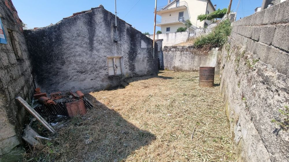 Casa a restaurar freguesia e da Guarda alfarazes
