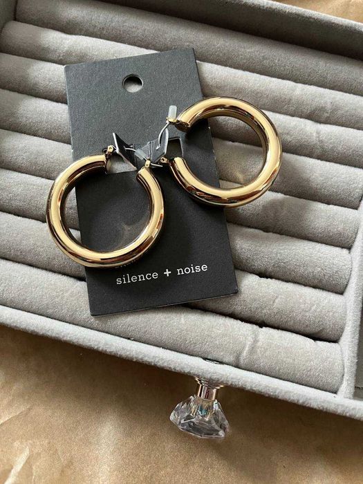 стильні сережки від urban outfitters