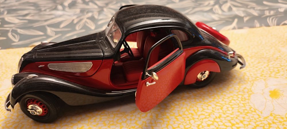 BMW 327 Guiloy 1:18