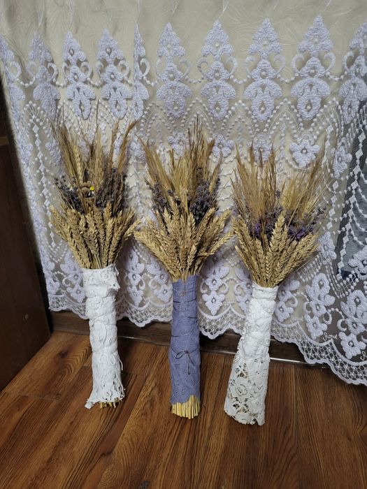 Дідух з натуральних сухоцвітів та колосків — ручна робота