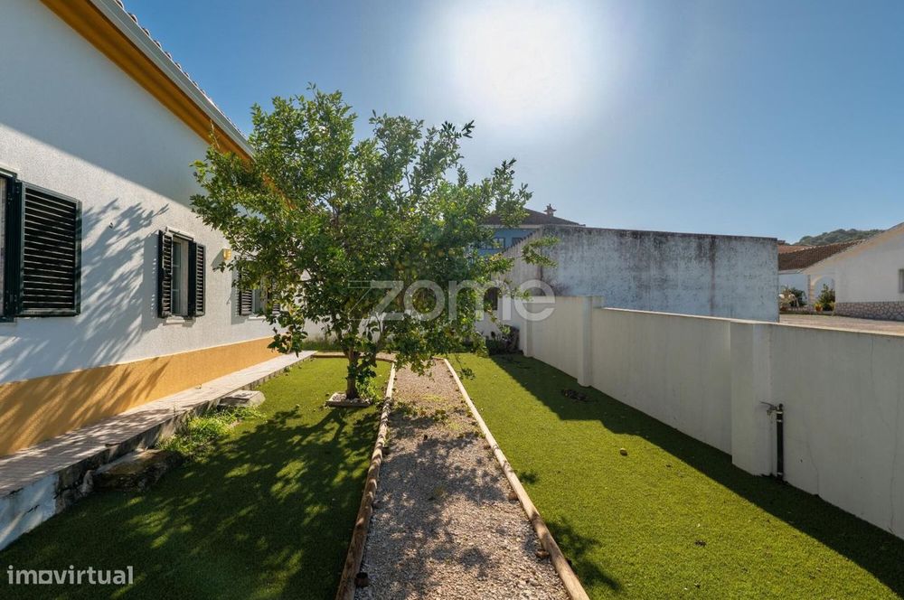 Moradia Isolada Térrea T4 com Sótão Aproveitado