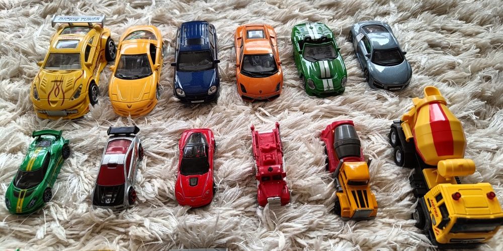 Zestaw modeli samochodów