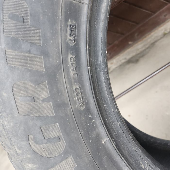 Шини зимові Goodyear Ultragrip + SUV 4X4 255 65 R17