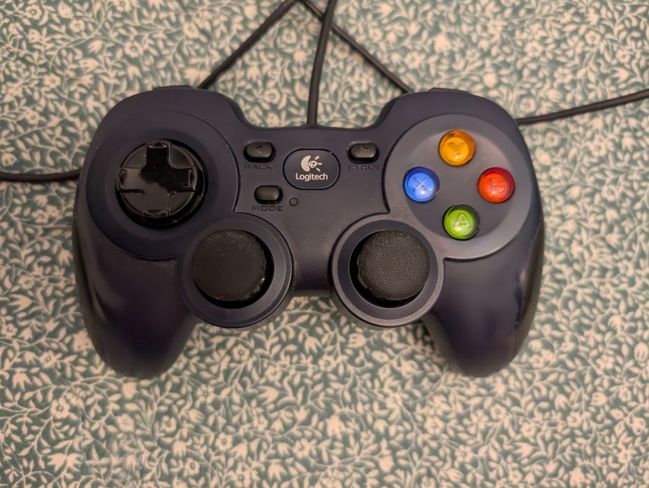 Comando com fio Logitech F310