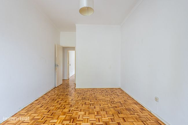 Apresento apartamento T3 com 2 varandas, localizado em Azambuja