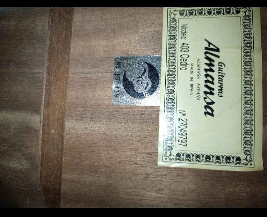 Guitarra Almansa 403 Cedro 
 Localização: Óbid