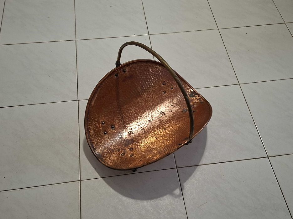 Cesto de cobre para lenha, vintage