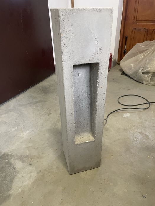 Lampa betonowa do ogrodu lub salonu