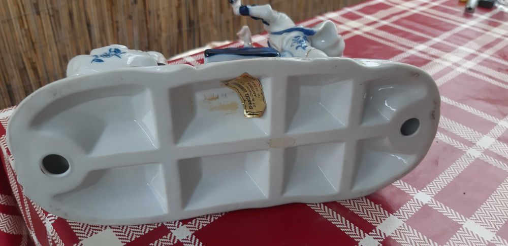 Лот фарфорі статуетки