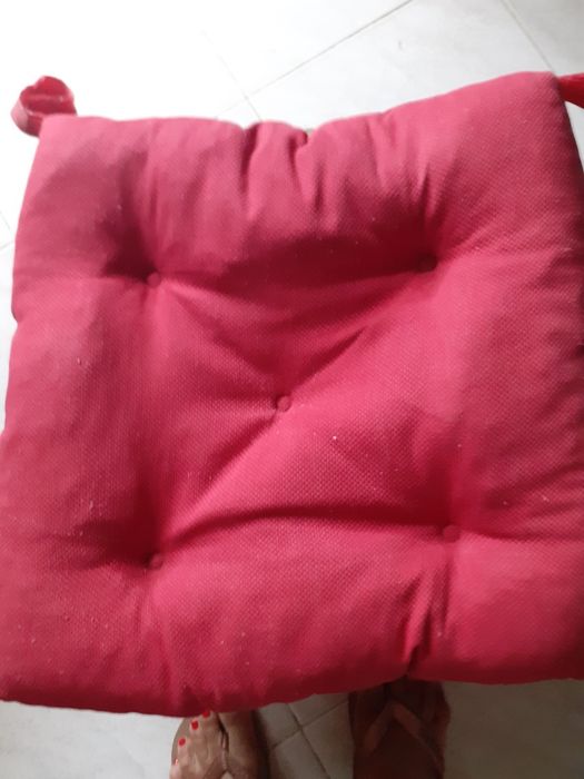 Almofada vermelha de tecido