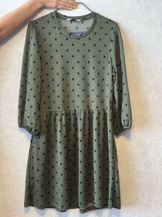 Зелена сукня в горошок М