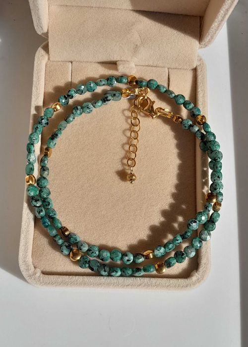 Srebrny naszyjnik z kamienia naturalnego szmaragd.