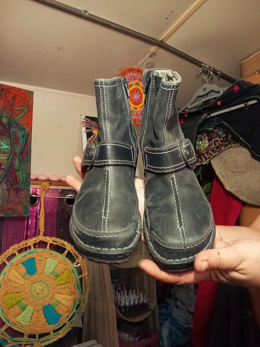 Botins Em couro pretos com salto