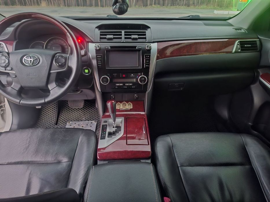 продам автомобиль toyota camry