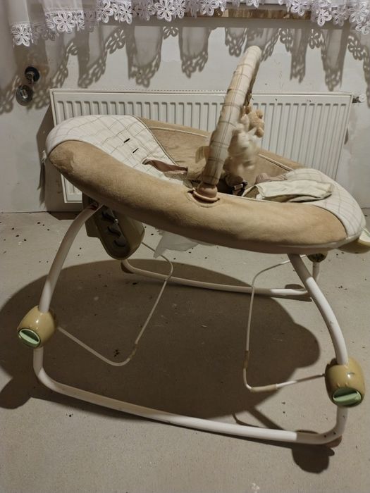 Leżaczek Bujaczek firmy bright starte