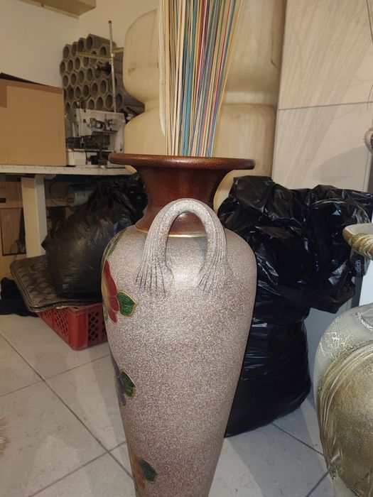 Vendo    jarrões