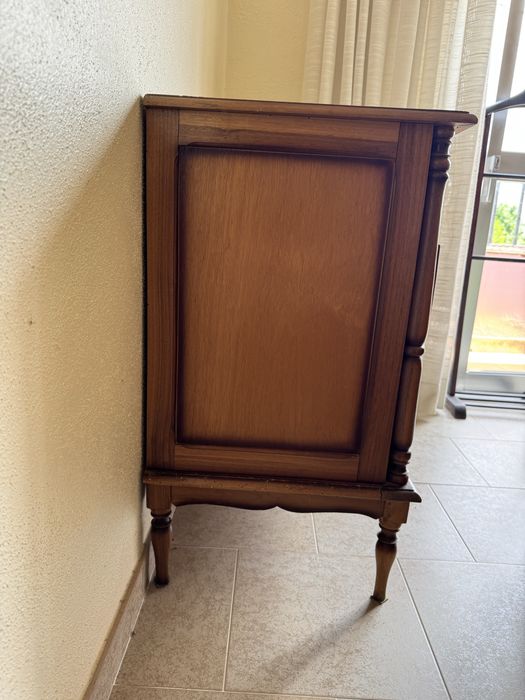 Cómoda e cadeira de quarto