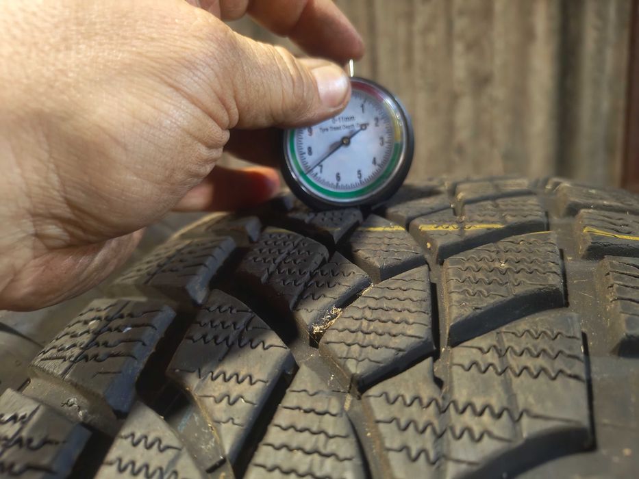 Opony zimowe uzywane 235 55 R19 Goodyear 2021 rok 4 sztuki z274